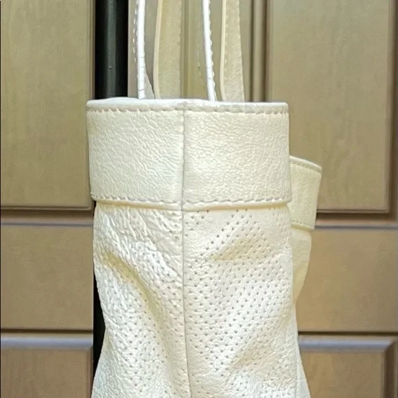 Chanel white lambskin leather tote - Picture 16 of 16